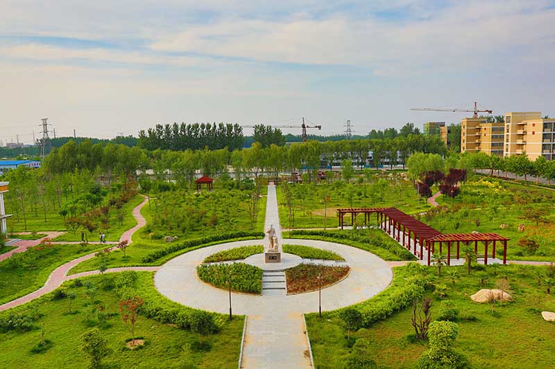 职专面貌03鲁班园.jpg