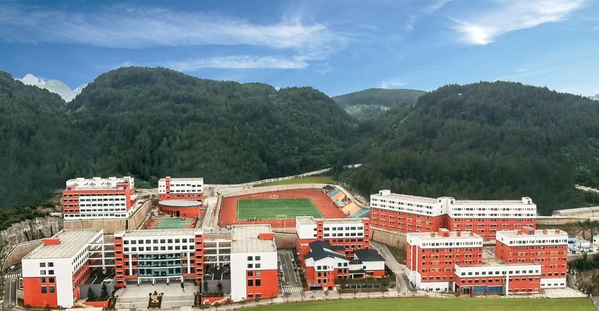 学校全景图.jpg