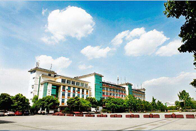 bazhongshilianxiangzhiyejiaoyuxuexiaoxiaoyuanyijiao.jpg
